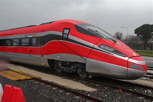 Trenitalia le vergogne il rispetto e i pendolari bestiame